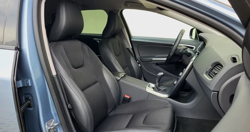 Volvo V60 cena 63500 przebieg: 129000, rok produkcji 2017 z Aleksandrów Łódzki małe 529